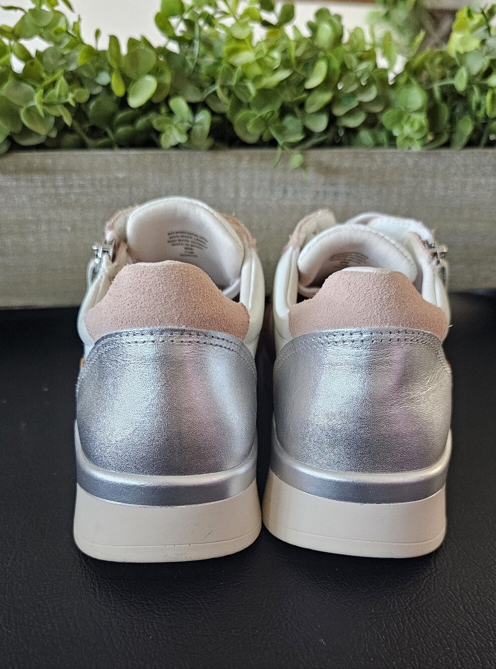 Brioso Women's White Tan Casual Retro Sneakers Shoes w/Silver Women's Sz 7.5 - Picture 4 of 11